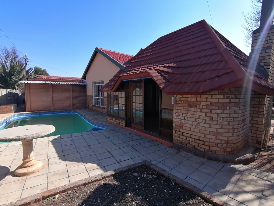 3 Bedroom Property for Sale in Orkney Park North West